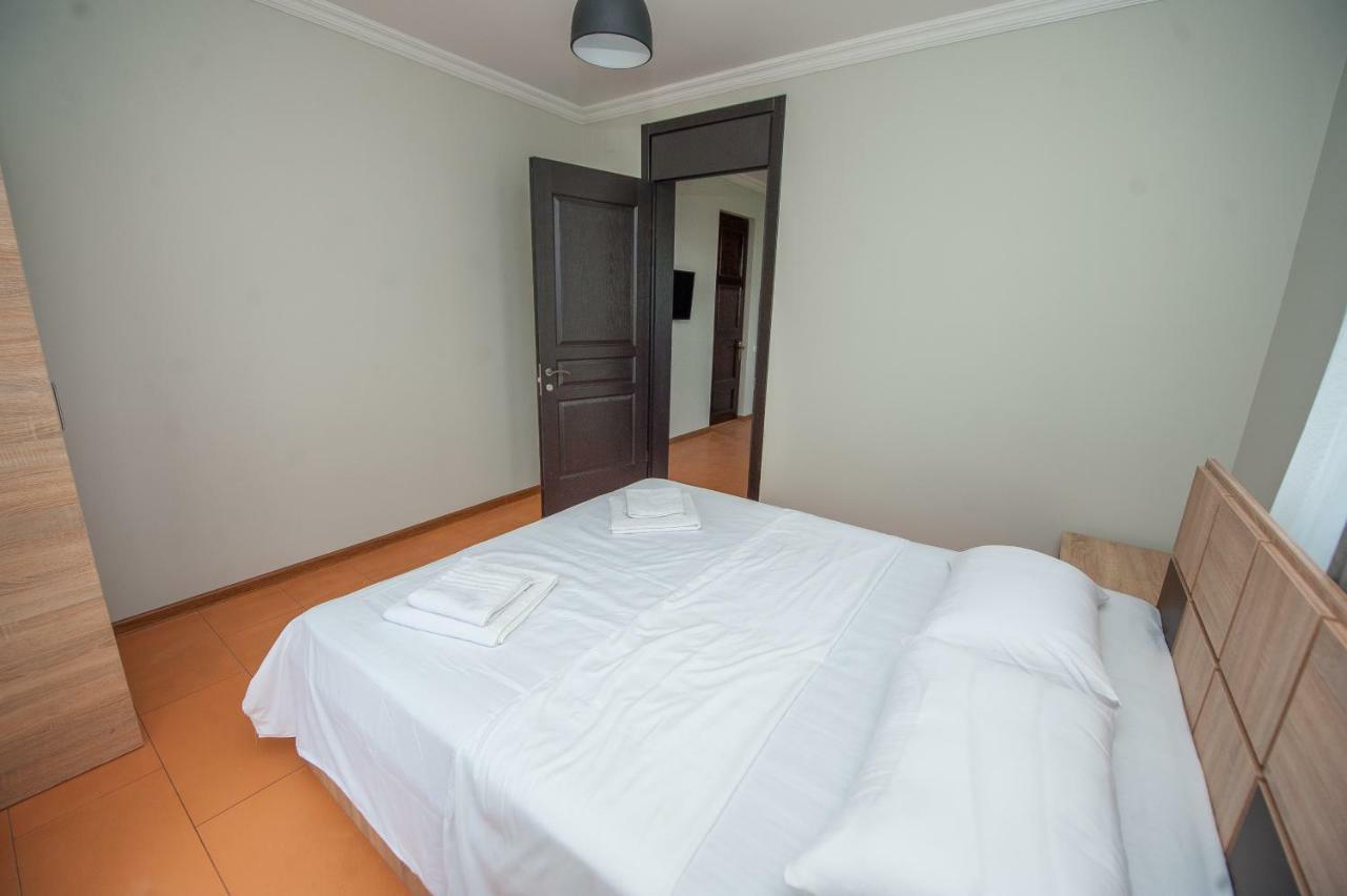 Hotel Cosmos バトゥーミ エクステリア 写真
